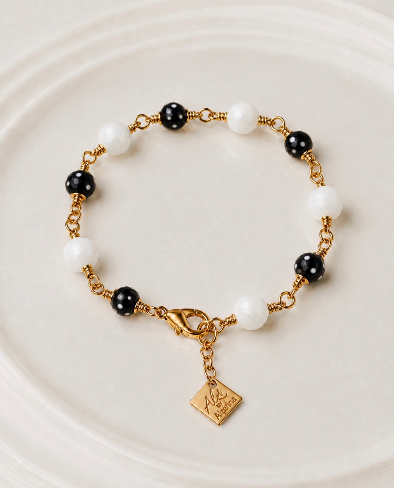 Nha Pretinha Bracelet – Cabo Verde-Inspired Black & White Beaded Bracelet