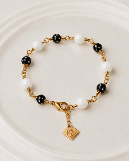 Nha Pretinha Bracelet – Cabo Verde-Inspired Black & White Beaded Bracelet