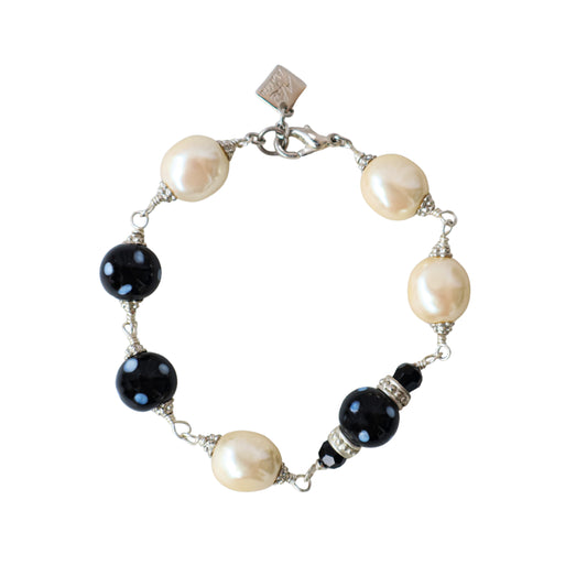 Bracelet with pearls and onyx beads on a white background